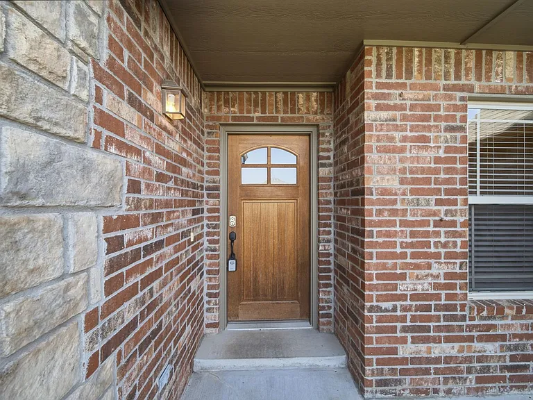 14738 Courtney Dr — Photo 4