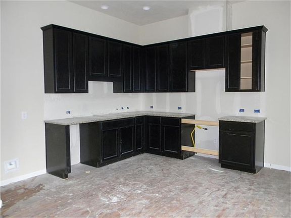 3rd image of 802 Heatherton Hill Ln