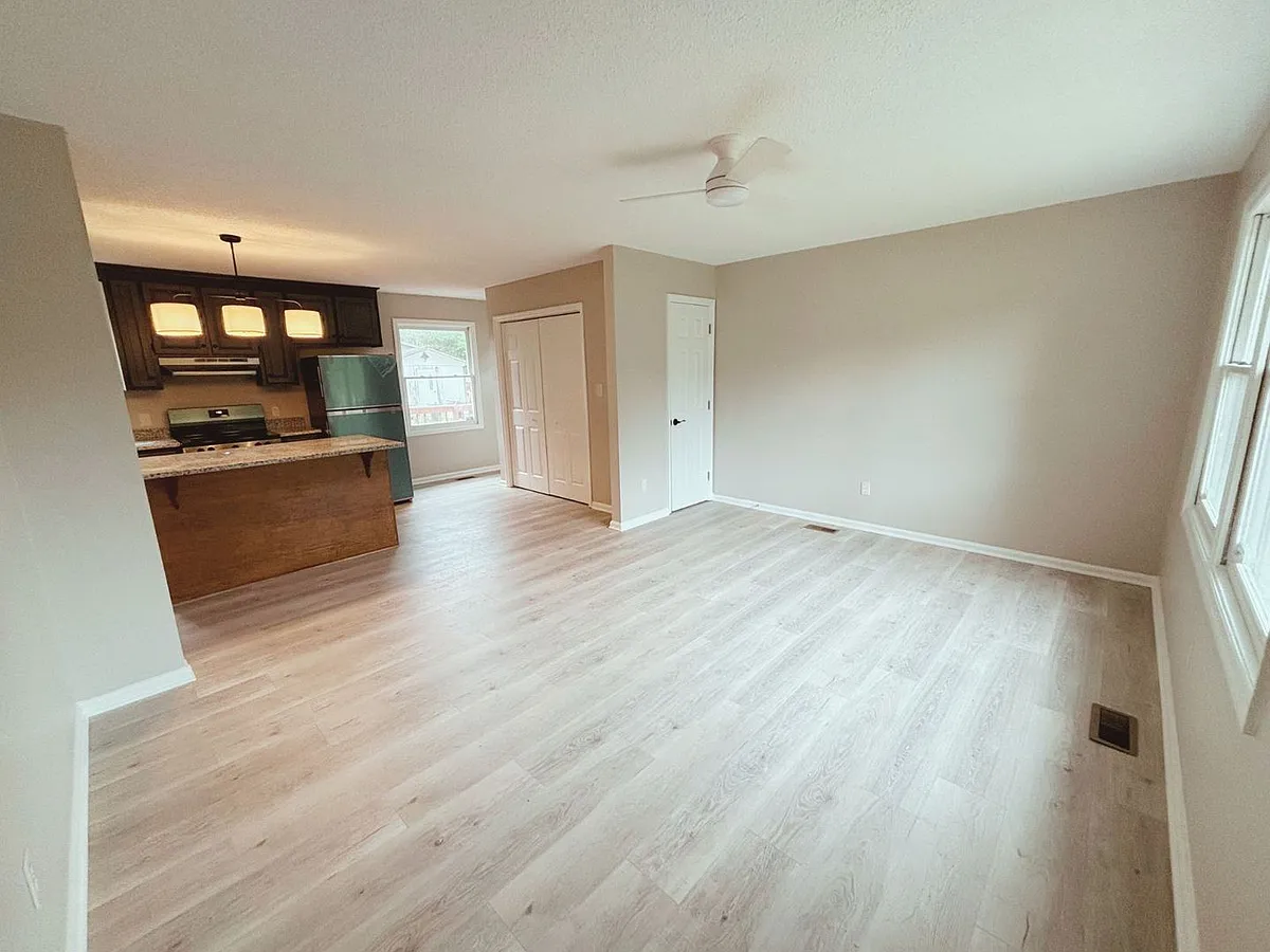 Building Photo - 106 Brown Cir