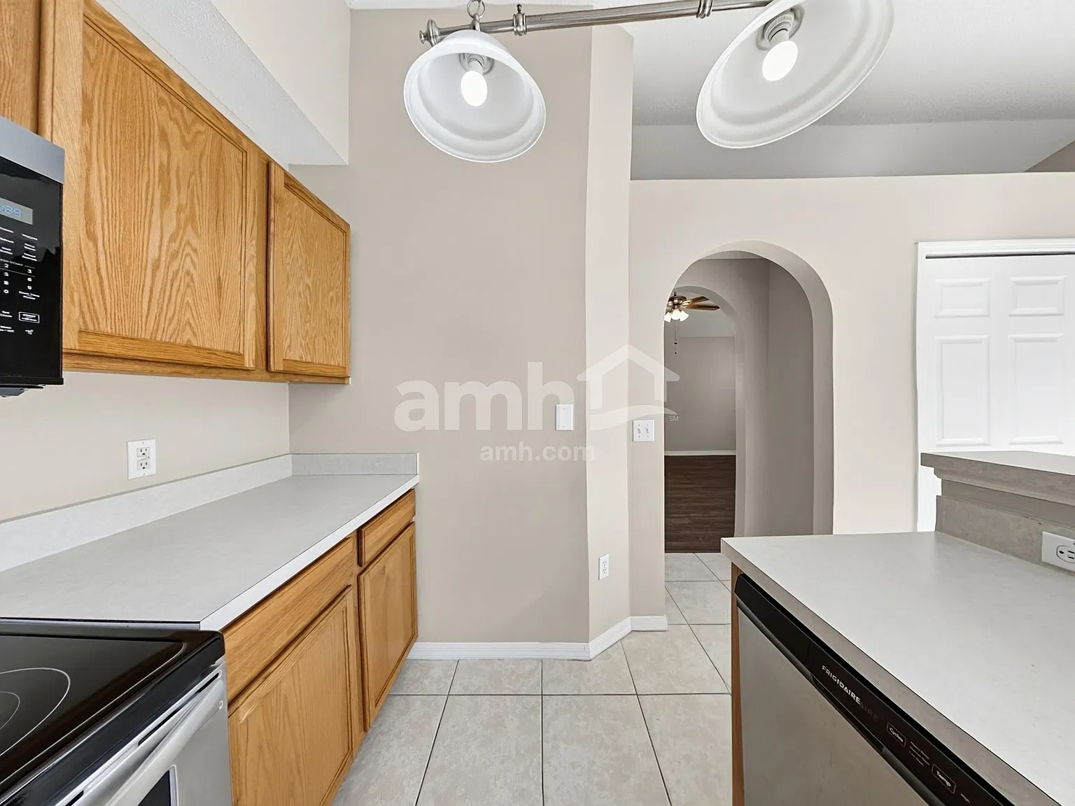 3 bed, 2.0 bath, 1158 sqft, $1,945 — Photo 3