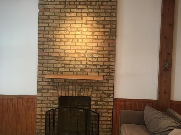 3rd image of 1324 N Claremont Avenue # First Floor
