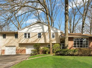 52 Gaby Ln, New Rochelle, NY 10804