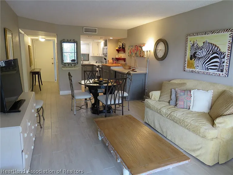 121 Country Club Dr #302 — Photo 11