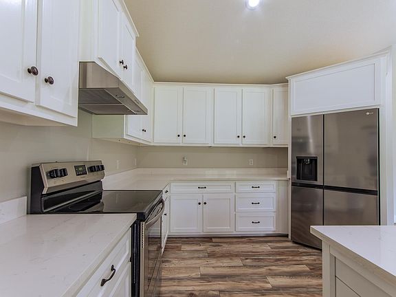 4th image of 55 Columbus Ln