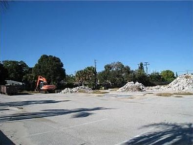 2nd image of 6338 S Tamiami Trl