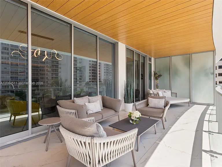 5775 Collins Ave #405 — Photo 33