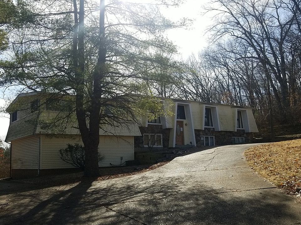 2nd image of 208 Lakeview Dr
