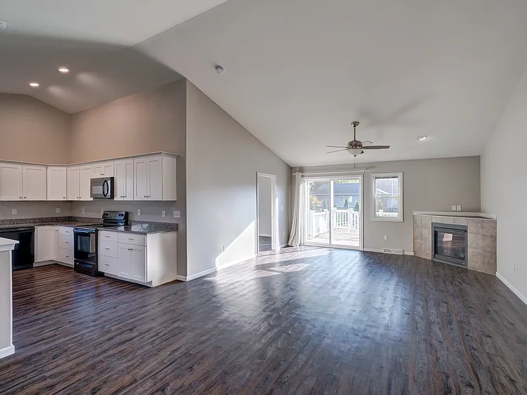 836 Thompson Dr — Photo 7