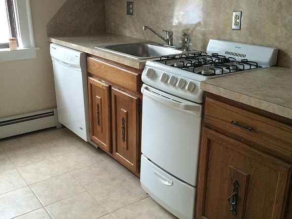 5th image of 363 Alden Ave Floor 1