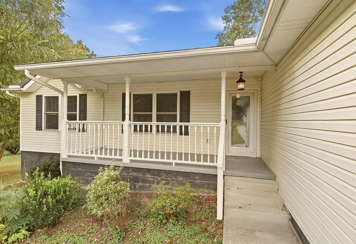 3 bed, 1340 sqft, $2,500 — Photo 4