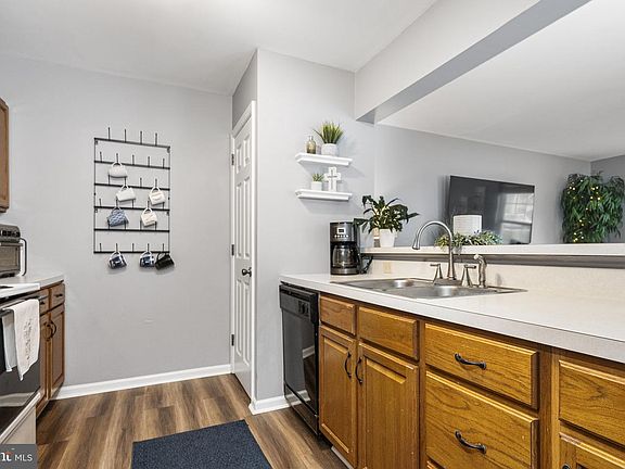 4th image of 2960 Aster Ln