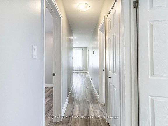 3rd image of 226 Overlea Dr
