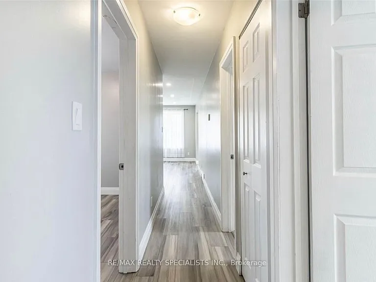 226 Overlea Dr #UPPER — Photo 3