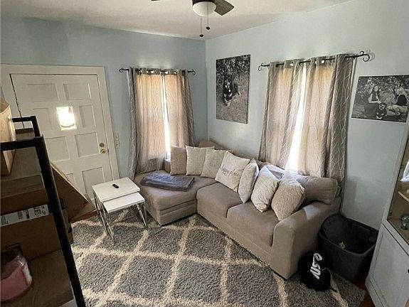 4th image of 206 N Hambden St