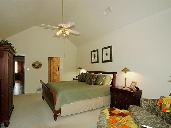 5th image of 1806 Lakeside Ln