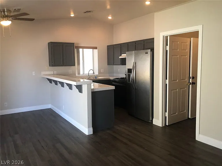 916 Clubview Dr — Photo 11