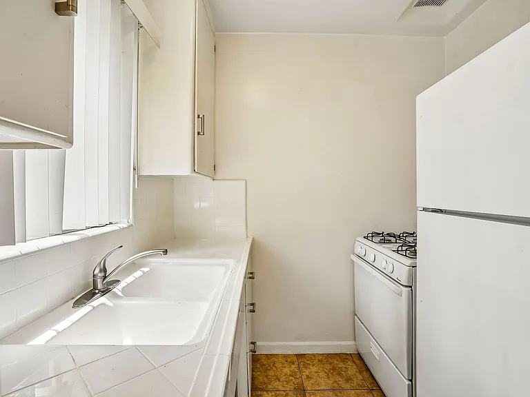 3867 Potomac Ave. — Photo 20