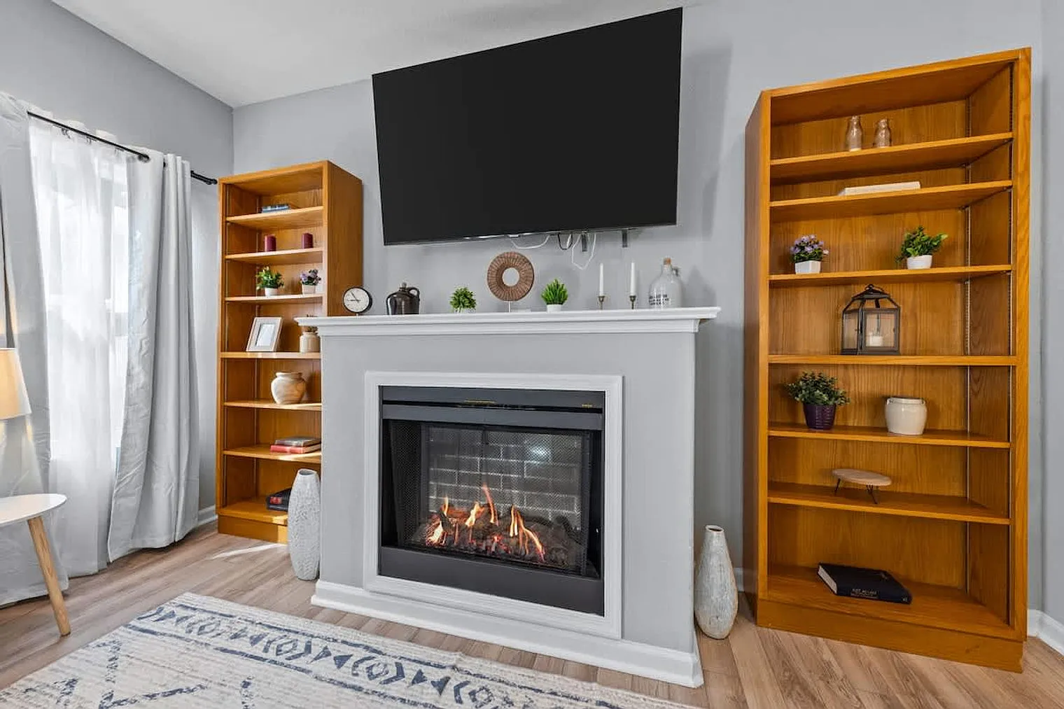 3 bed, 2.0 bath, $4,307 — Photo 3