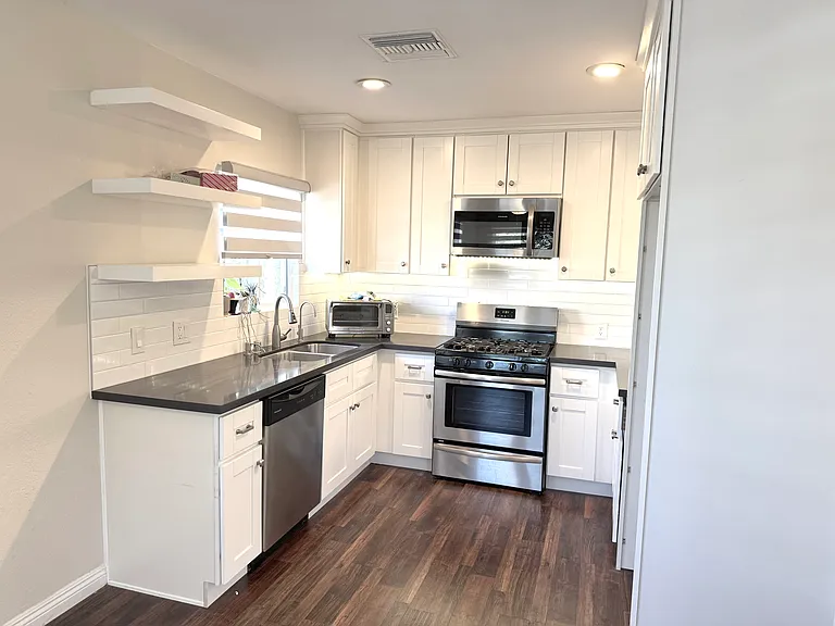 10202 Jardine Ave — Photo 1