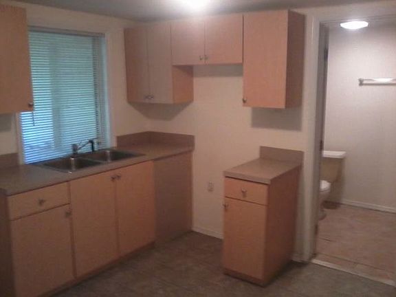 4th image of 3921 Desoto Ave