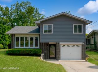 33121 N Cove Rd, Grayslake, IL 60030