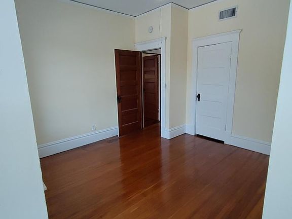 4th image of 3721 Southwest Trfy APT 1