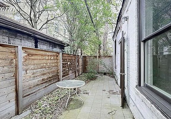 3rd image of 871 Park Pl APT 1R