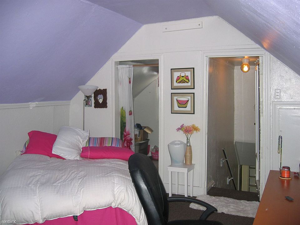 1236 White - Apt No1 Bedroom loft