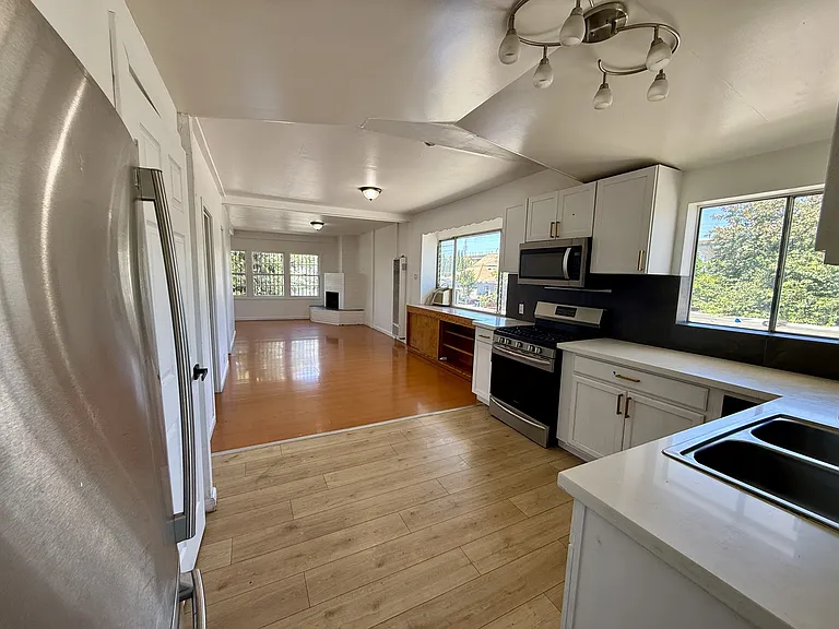 806 52nd Ave #B — Photo 4