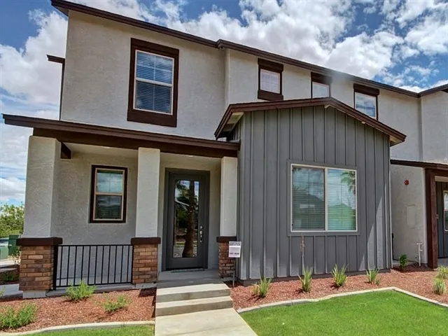 4 bed, 3.0 bath, 2470 sqft, $2,260 — Photo 1