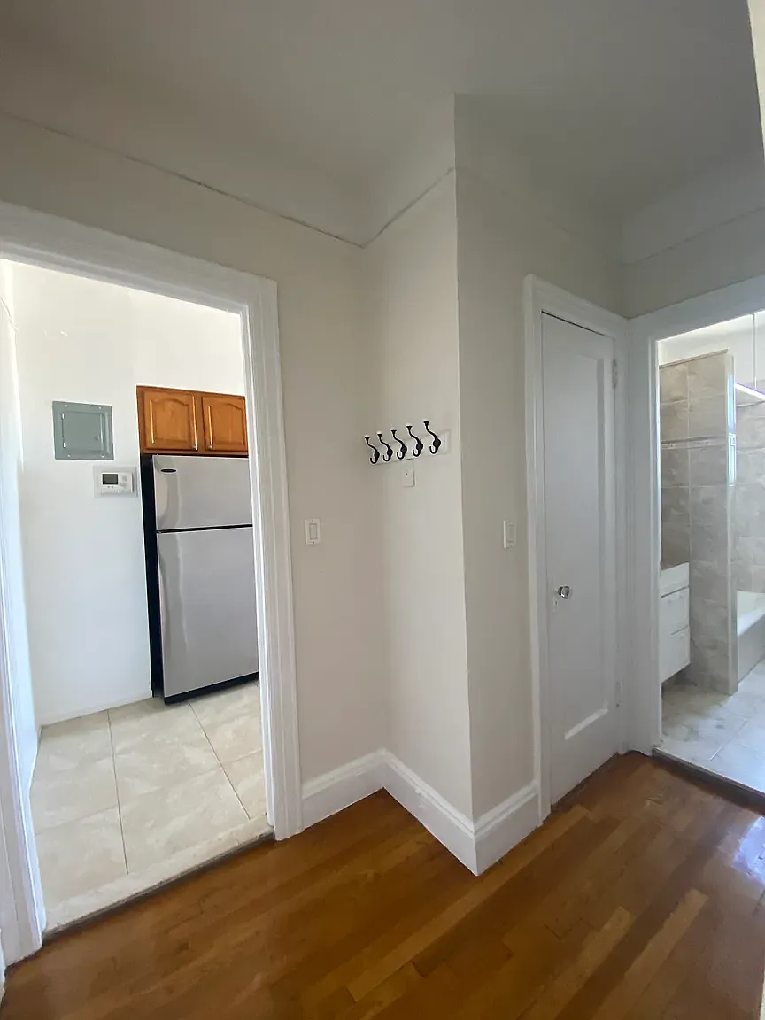 8708 Ridge Boulevard — Photo 4