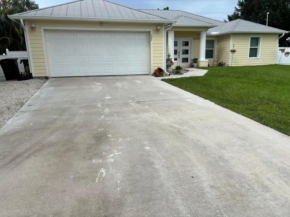 527 NW Avon Avenue, Port St Lucie, FL 34983