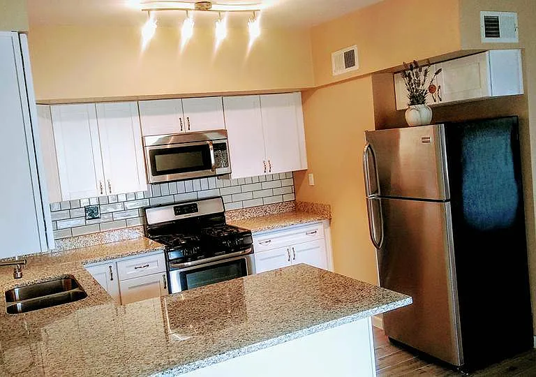 1939 E Missouri Ave #15 — Photo 23