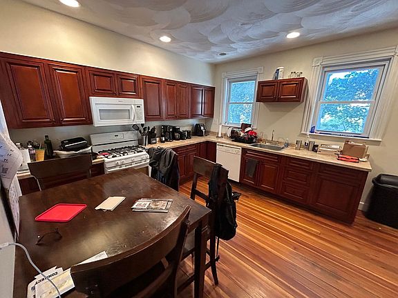 4th image of 77 Bigelow St