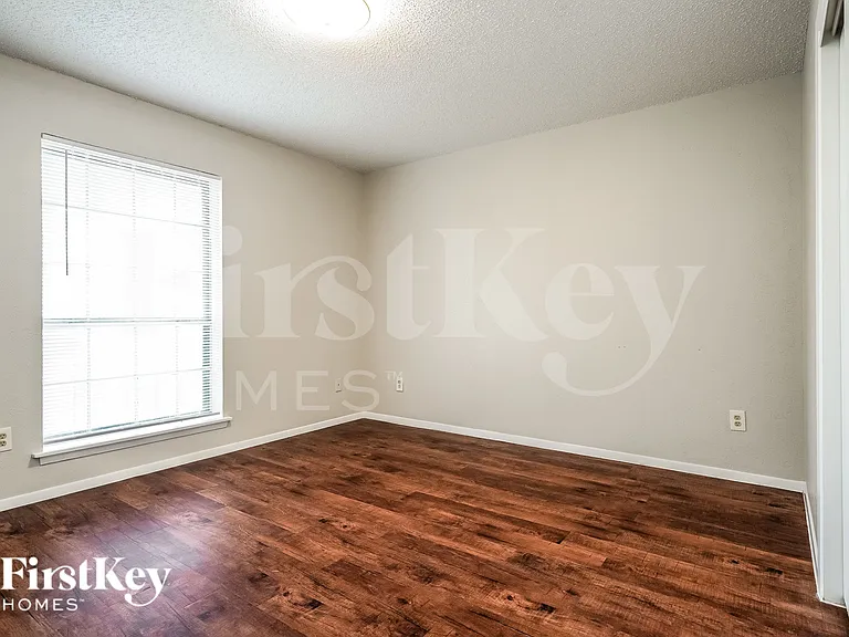 222 Creekwood Ct — Photo 15