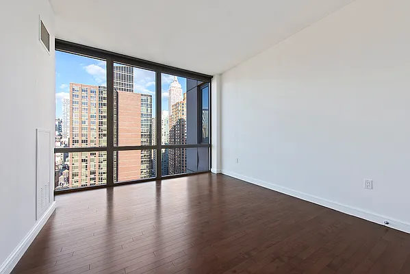 Rented by CORE | media 48