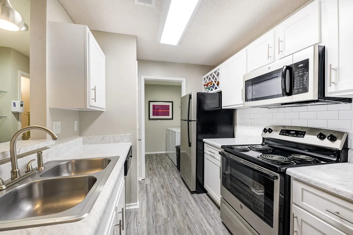 Crestview at Oakleigh Apartments — Photo 3