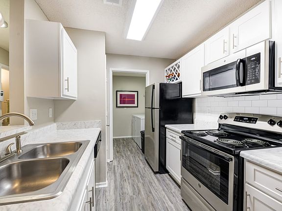 3rd image of 8990 N Davis Hwy #34025