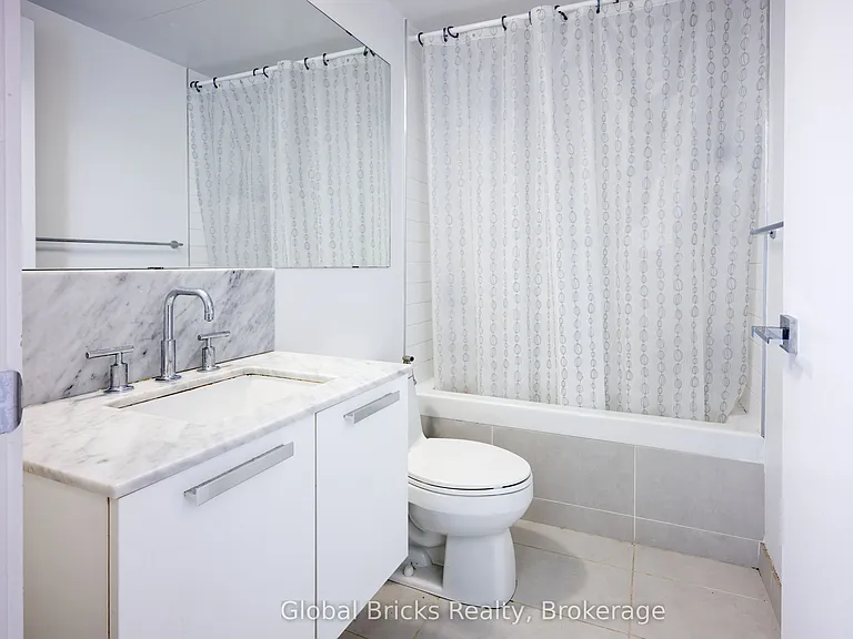42 Charles St E #2509 — Photo 17
