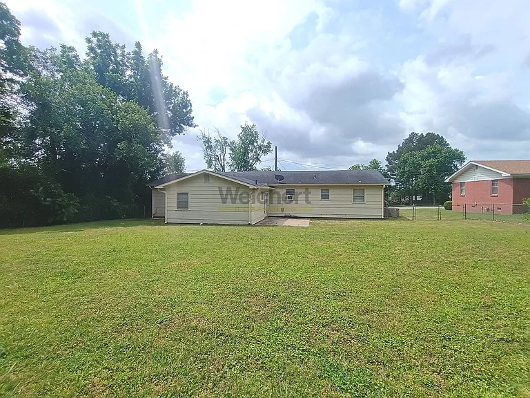 809 Thomas St — Photo 12