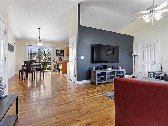 2nd image of 480 Giles Ave