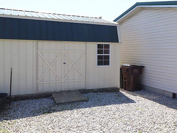 5th image of 795 Reservoir Ln