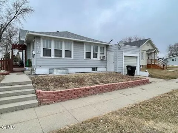 619 8th Ave W, Williston, ND 58801