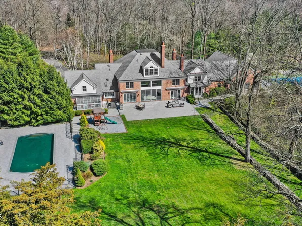 24 Highland Farm Rd, Greenwich, CT 06831