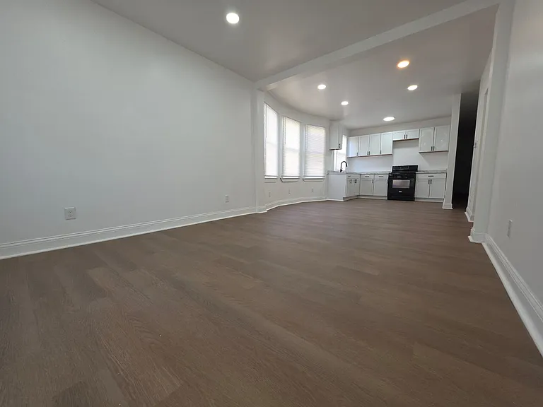 9250 Genessee St — Photo 2