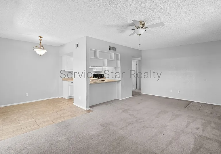10215 N 8th Pl — Photo 4