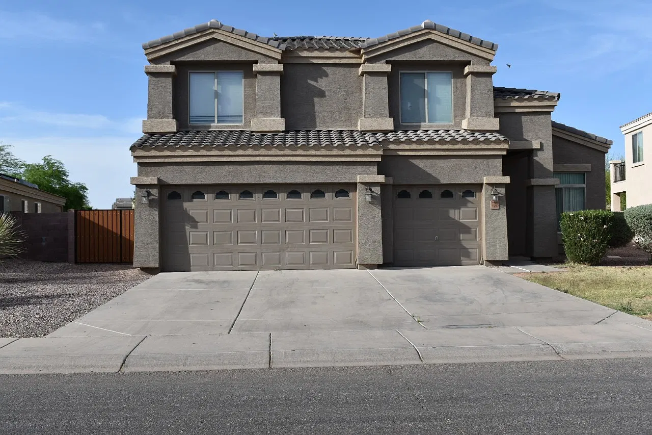 4 bed, 2.5 bath, 3210 sqft, $2,495 — Photo 1