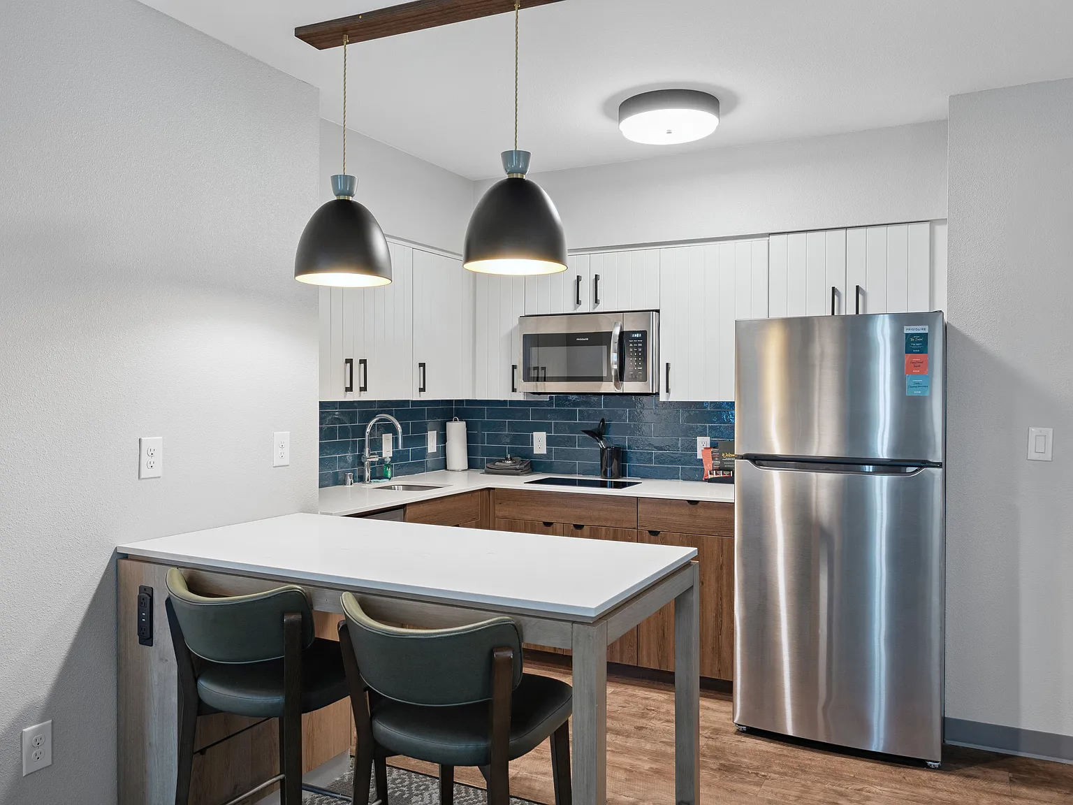 2 bed, 795 sqft, $3,000 — Photo 2