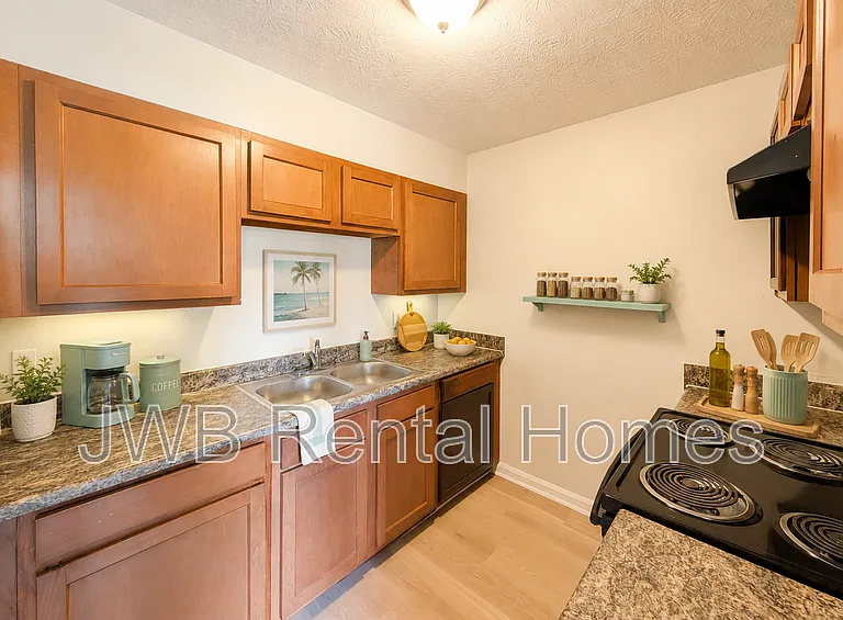226 Spruce St — Photo 4