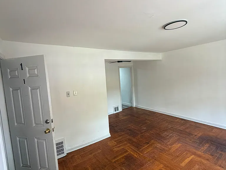 3121 W 2nd St #1 — Photo 5